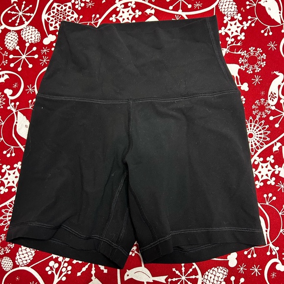 3 Aritzia Cheeky Hi-Rise 5" Shorts (GOLDEN BUTTER) - Picture 4 of 11